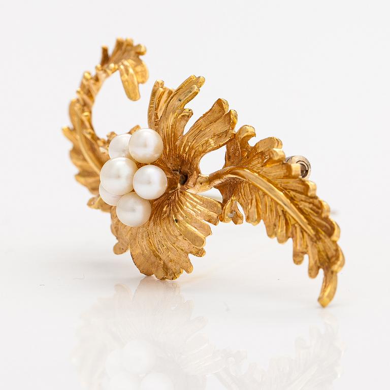 A 14K gold and cultured pearl brooch. Pentti S. Anttila, Helsinki 1967.