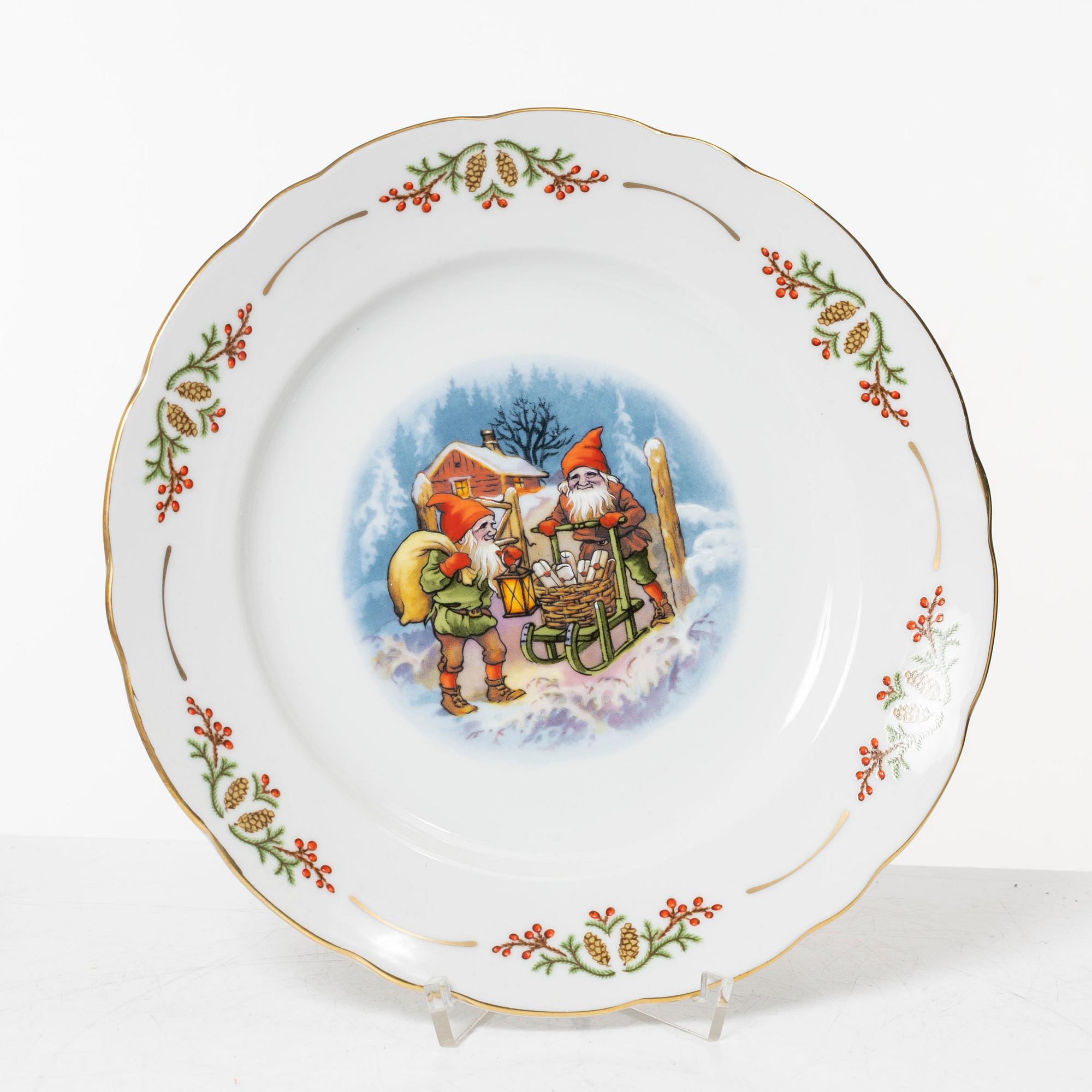 Christmas service, 77 pieces, Christineholm, second half of the 20th century.