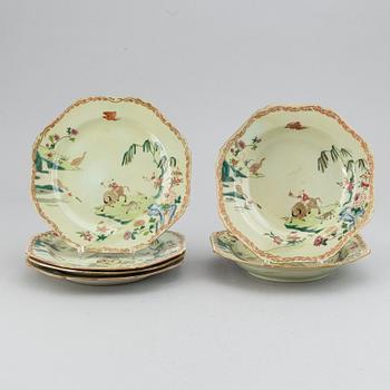 Six (4+2) famille rose export porcelain dishes, Qing dynasty, Qianlong (1736-95).