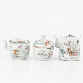 Tekannor, två stycken, burk med lock, porslin, Kina, 1800-tal.