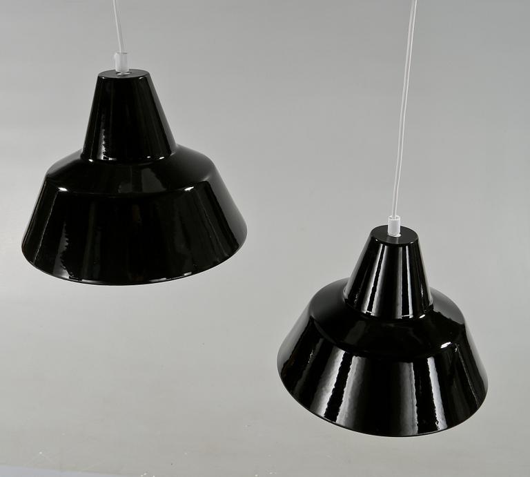 TAKLAMPOR, ett par, Vaerkstedlampa, Arne Jacobsen, Louis Poulsen, 1900-talets andra hälft. Höjd ca 22 cm.