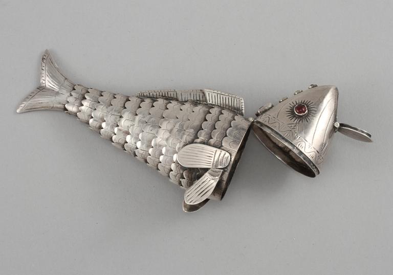 LUKTDOSA, silver samt paste, utländska stämplar, 1900-tal. Vikt 44,5 gram.