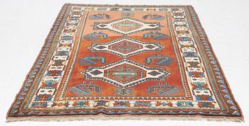 An Ardabil carpet, approx. 265 x 163 cm.