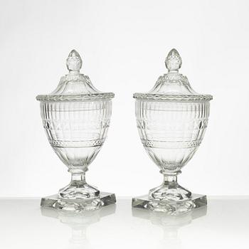 Bonbonjärer, ett par, glas, troligen Irland. 1800-tal.