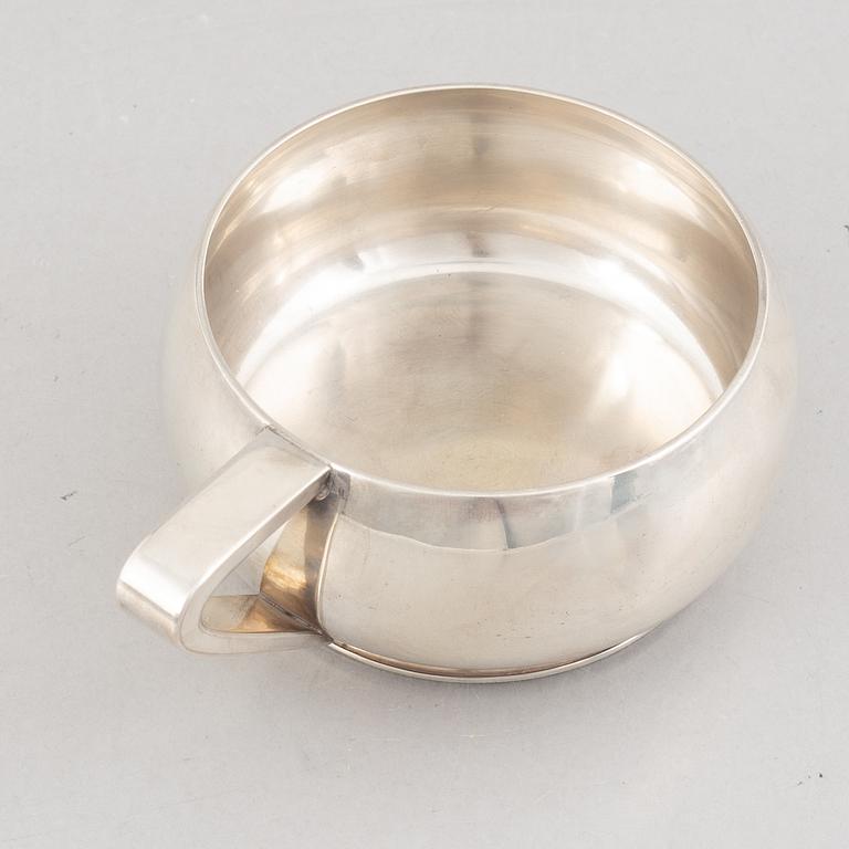 Svend Weihrauch, skål med hänkel, sterlingsilver, Franz Hingelberg, Århus 1937.