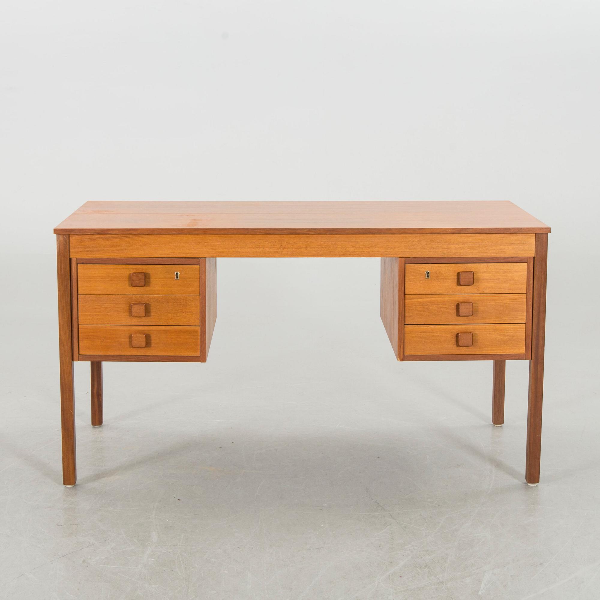 A Domino Mobler 1950/60's desk.