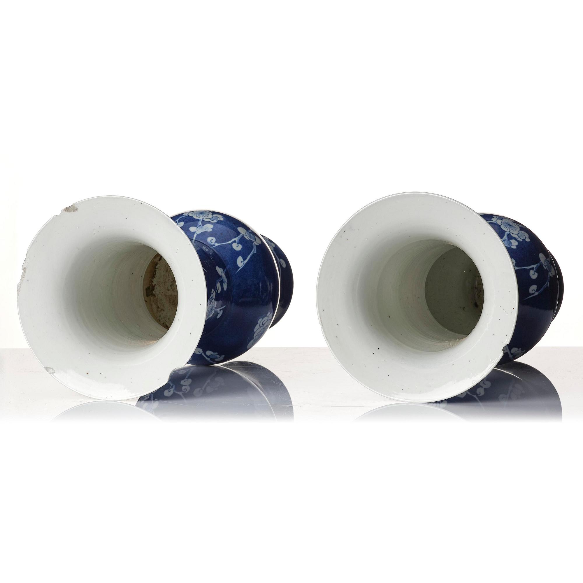 A pair of blue and white 'yen yen' vases, Qing dynasty, 19th century.