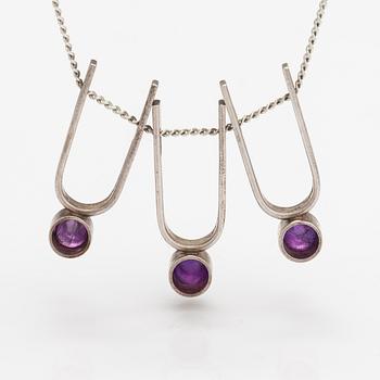 Elis Kauppi, A silver neckalce with amethysts. Kupittaan kulta, Turku 1959.