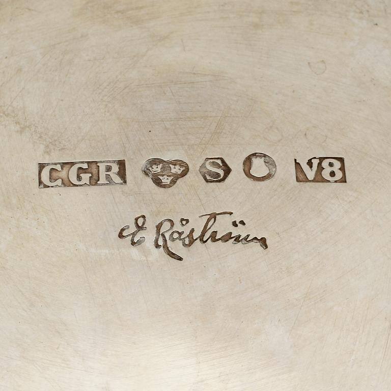 BÄGARE, 2 st, silver, C.G Hallberg samt Erik Råström, Stockholm, 1940 respektive 1947. Vikt 825 g.