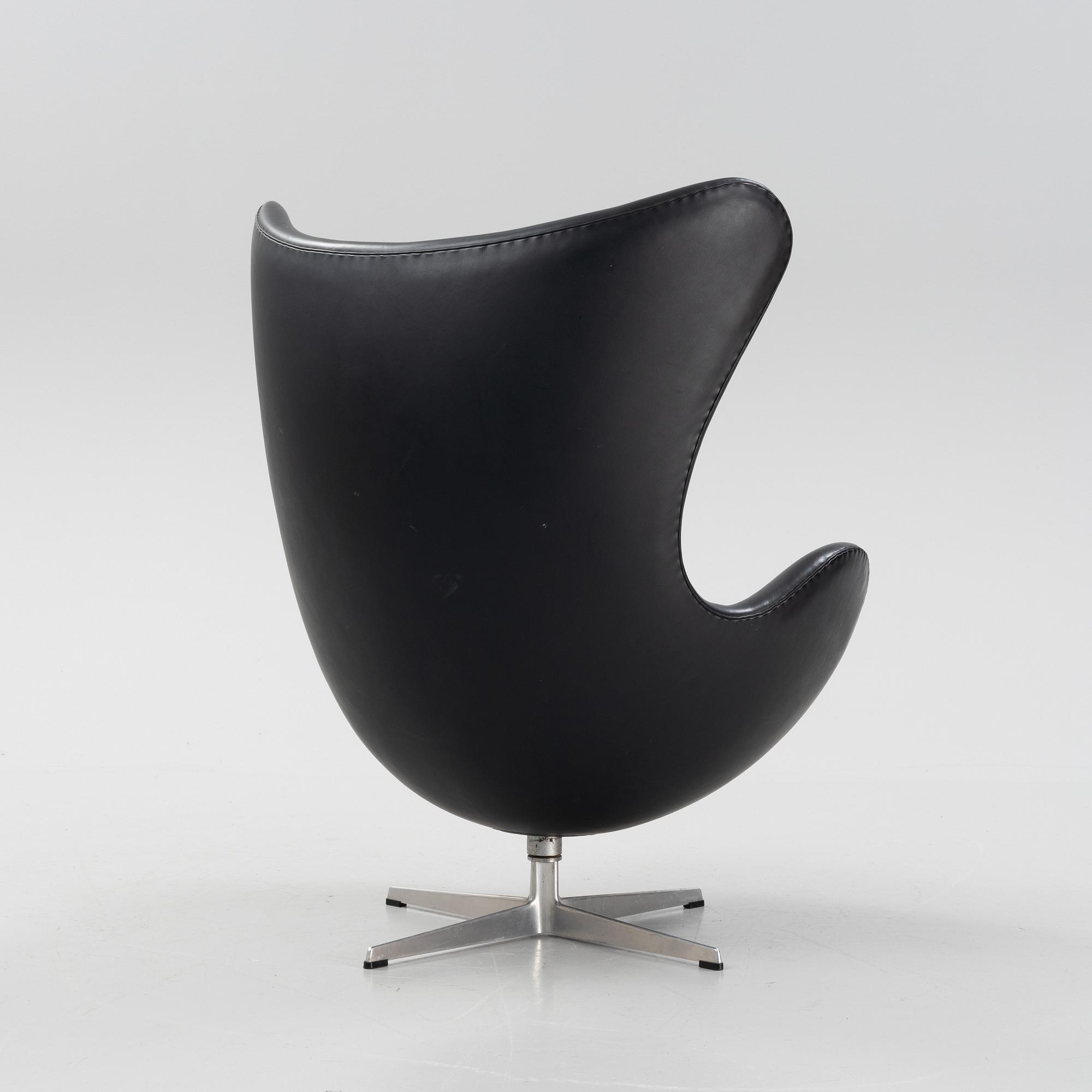 Arne Jacobsen, a black leather 'Egg' lounge chair from Fritz Hansen, Denmark.