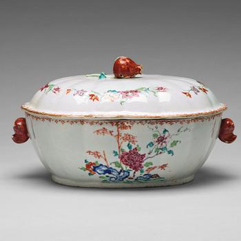 798. A famille rose tureen with cover, Qing dynasty, Qianlong (1736-95).