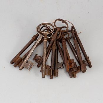 15 cast iron keys, 18th century.