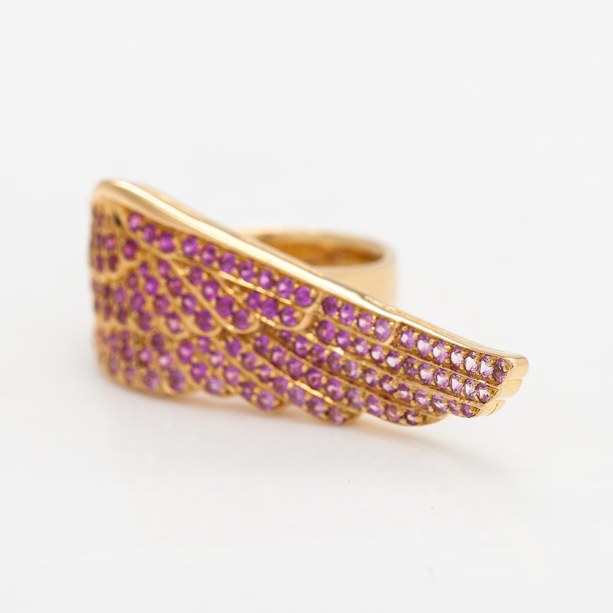 Garrard, ring "Wings", 18K guld och rubiner. Märkt Garrard 52 Austria.