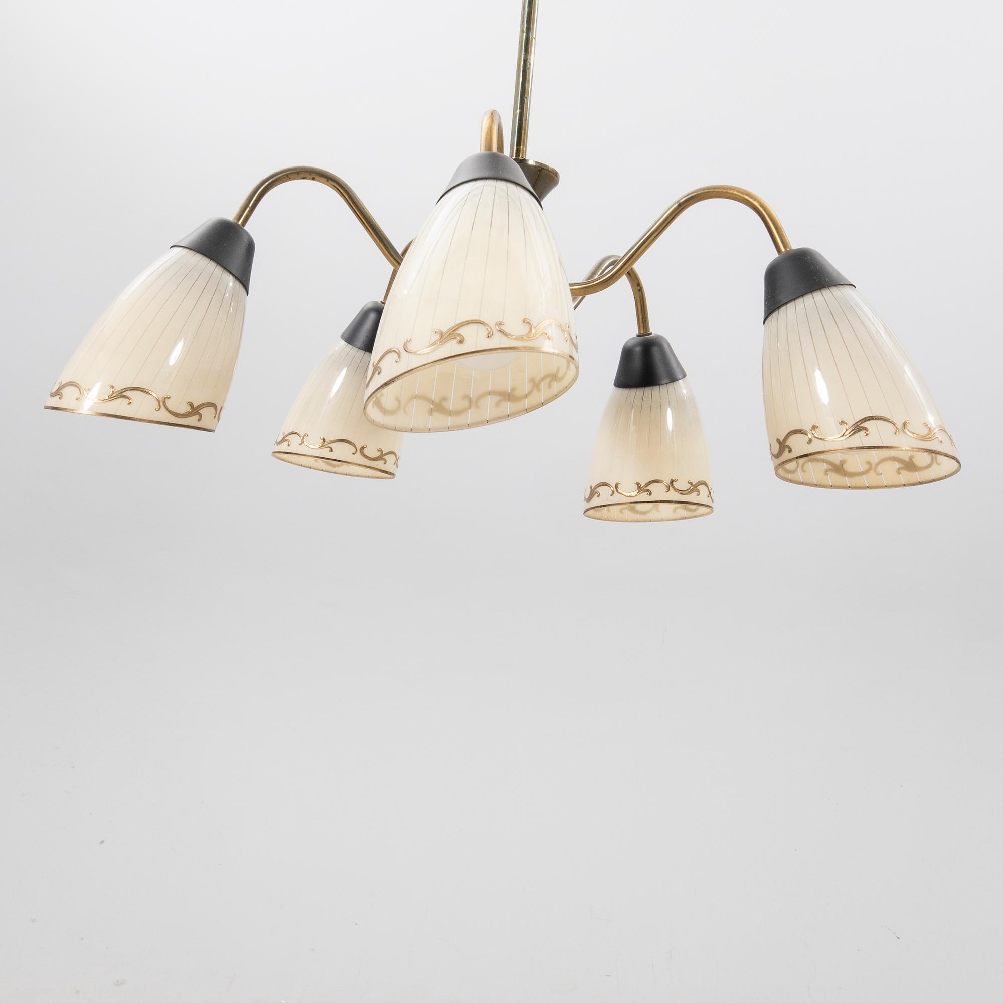 A mid 1900s ceiling pendant.