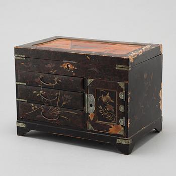 A small japanese cabinet from the first half of the 20th century.