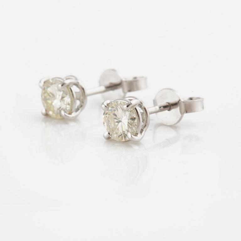 ÖRHÄNGEN, med briljantslipade diamanter ca 1.00 ct.
