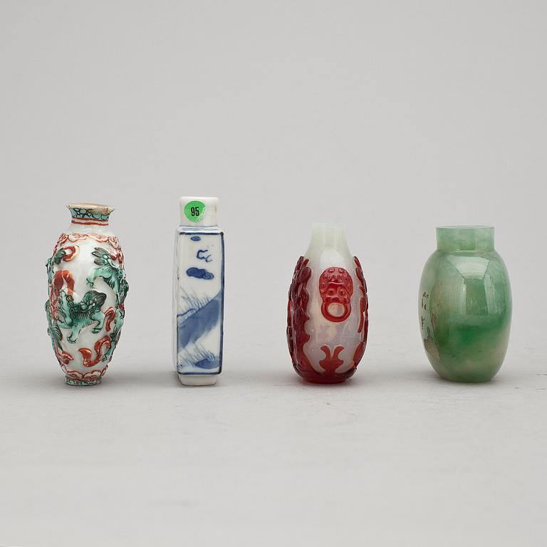 SNUSFLASKOR, fyra stycken, glas, porslin och nefrit. Kina, 1800-1900-tal.