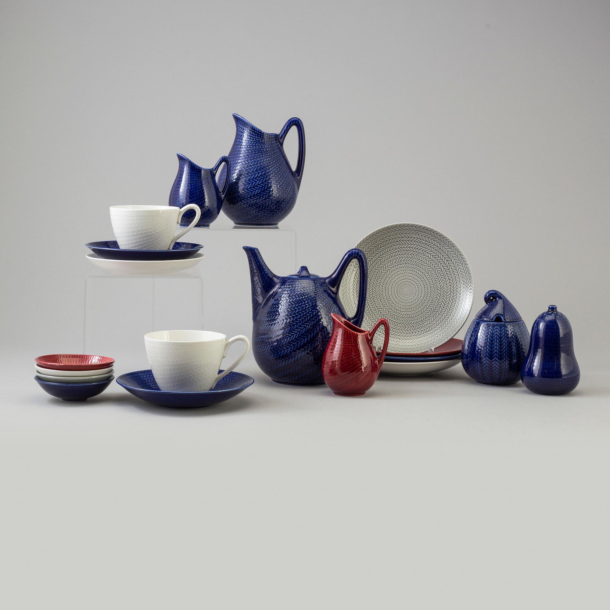 HERTHA BENGTSON, kaffeservisdelar, "Blå Eld", 69 delar, porslin,  Gustavsberg, 1900-talets andra hälft.