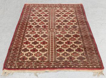 A RUG Semiantik Turmensk Ensi, ca 140 x 102 cm.