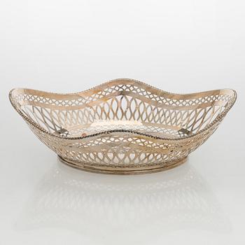 G. Wijland, Malja, kullattua hopeaa, Orania-Nassaun vaakunalla. Gouda, Hollanti 1989.