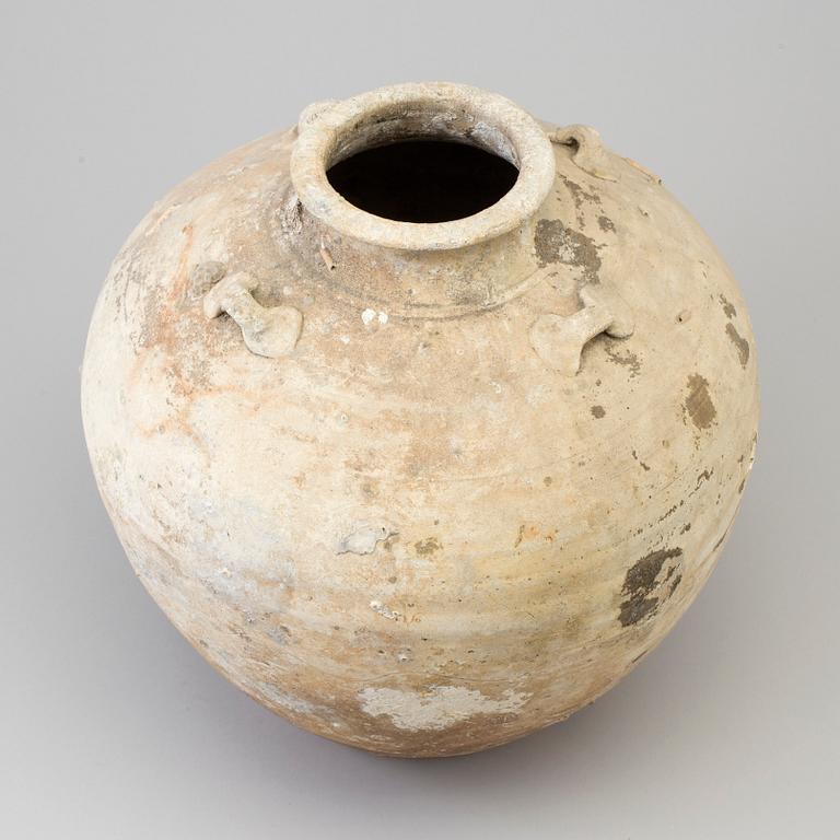 A large jar, presumably Ming dynasty.