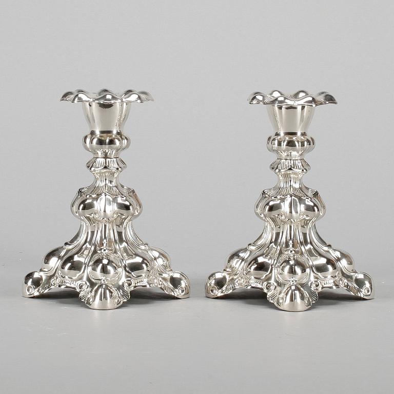 LJUSSTAKAR, ett par, nysilver, barockstil, 1900-tal.