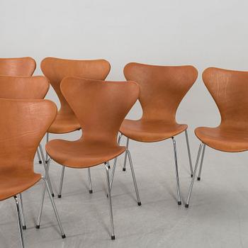 ARNE JACOBSEN, a set of 8 "Serie 7 "chairs for Fritz Hansen.