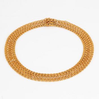 18K gold necklace.