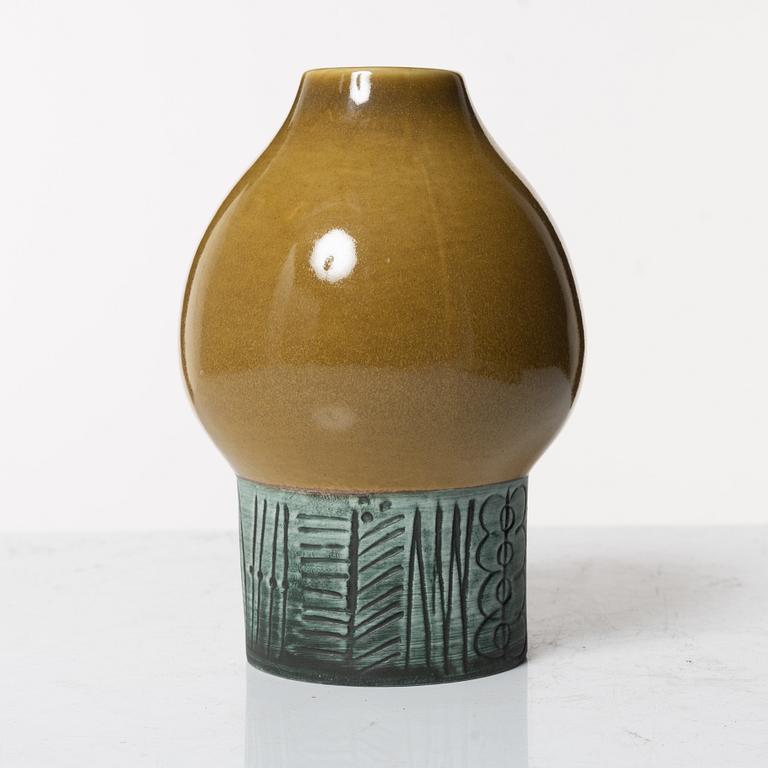 Lisa Larson, väggrelief samt vas, Gustavsberg.