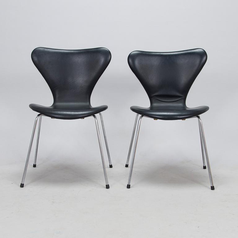 Arne Jacobsen, stolar, 5 st, "Sjuan" Fritz Hansen, Danmark 1900-talets slut.