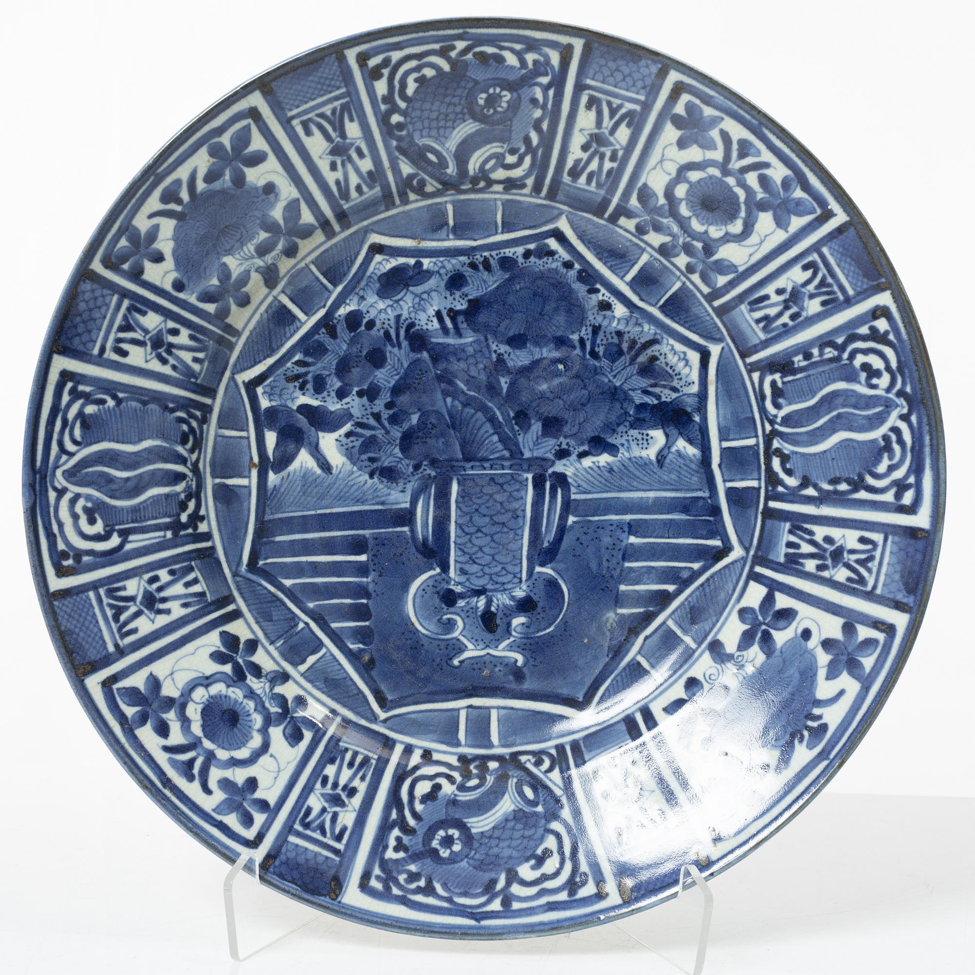 Fat, porslin. Japan, Edo perioden.