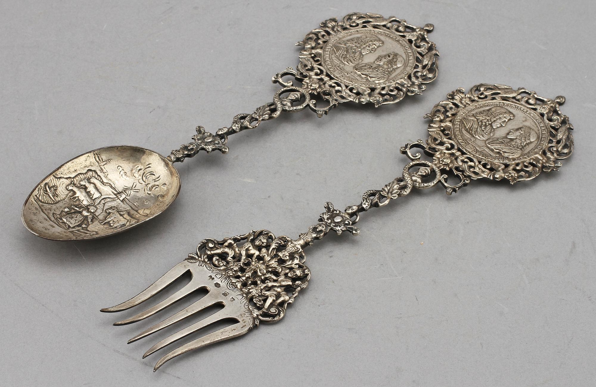 SERVERINGSBESTICK, 2 st, silver, 1800/1900-tal, Holland. Vikt 445 g.
