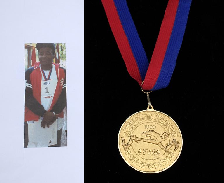 BOXARAUTOGRAFER OCH MEDALJ, 2+1st, Floyd Patterson resp Ingmar Johansson, Tantolunden 12/5 1990.