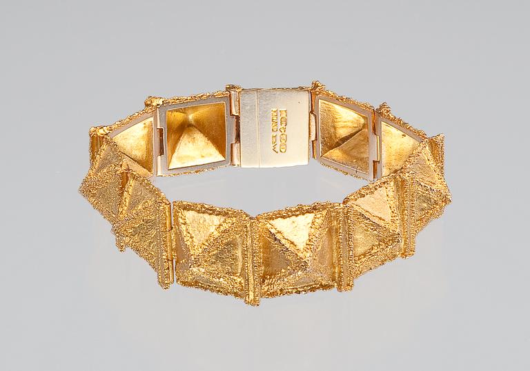 Björn Weckström, A GOLDEN BRACELET "PYRAMIDI".