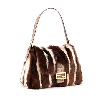 435. FENDI, a fur shoulderbag.
