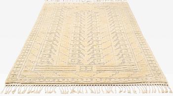 Märta Måås-Fjetterström, matta, "Vita spetsporten", reliefflossa, ca 270 x 164 cm, signerad AB MMF A.C.E. C 1962.