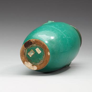 A green ge-glazed vase, Qing dynasty (1664-1912).