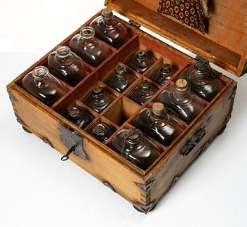 Casket with bottles, 19th century.