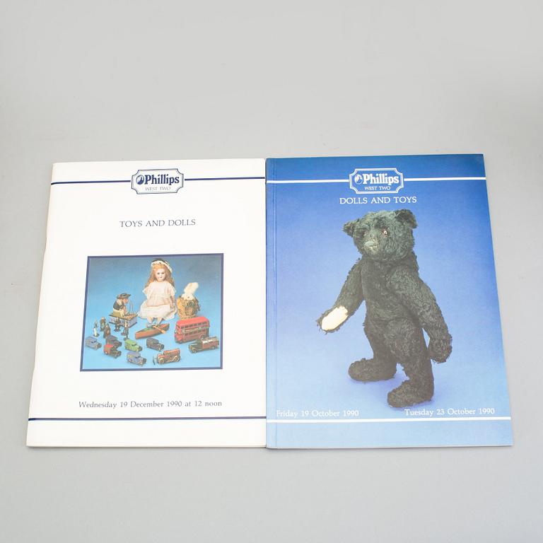 A large lot of ca 200 toy auction catalogs.