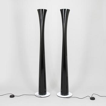 Karim Rashid, golvlampor, ett par, "Cadmo", Artemide, Italien.