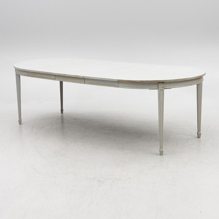 A dining table, first half of the 20th century.
