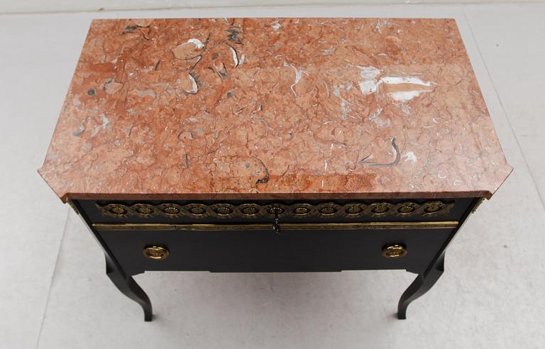 BYRÅ, gustaviansk stil, 1900-talets andra hälft.