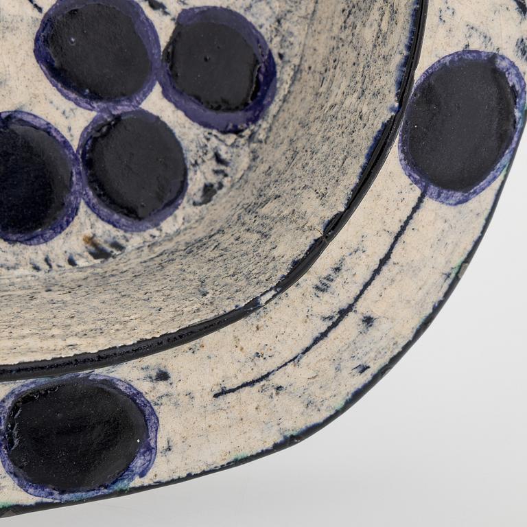 Birger Kaipiainen, a ceramic decorative plate, signed Kaipiainen.