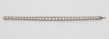 Armband platina med runda briljantslipade diamanter.