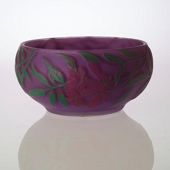 An Axel Enoch Boman Art Nouveau cameo glass bowl, Reijmyre, Sweden, 1910.