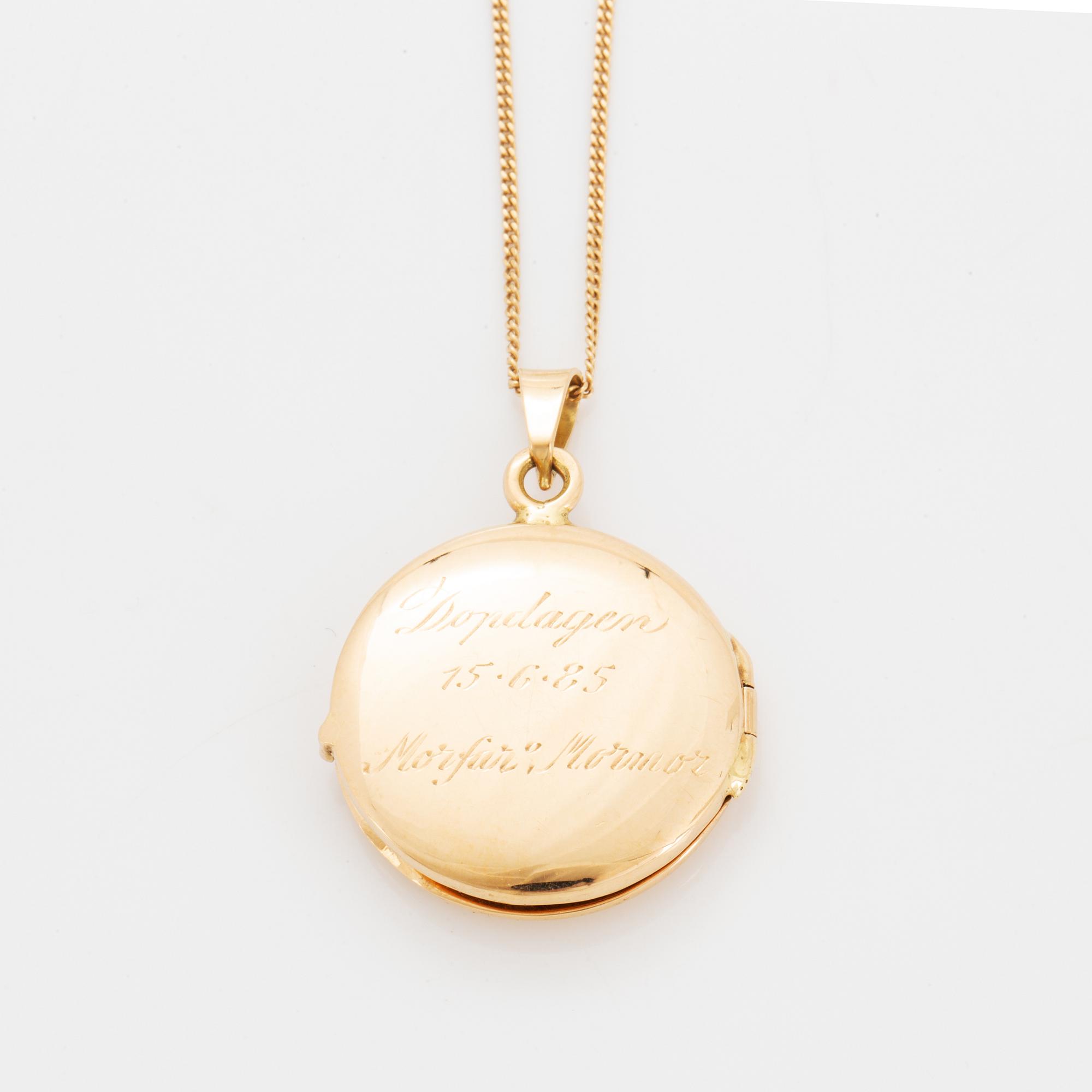 18K gold locket, with chain.
