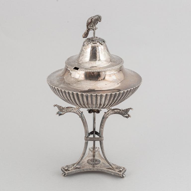 Adolf Zethelius, sockerskålar, 2 st snarlika, silver, Stockholm 1812 + 1819.