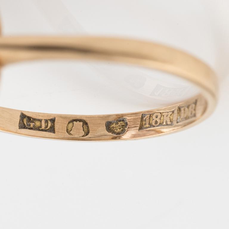 Ring, 18K guld med oval ametist.