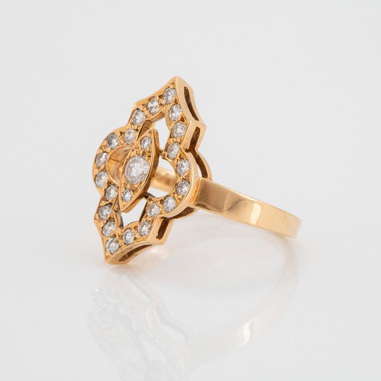 Van Cleef et Arpels ring 18K guld med runda briljantslipade diamanter totalvikt ca 0.40 ct.