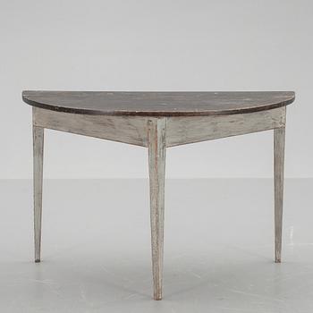 HALVMÅNEBORD, 18/1900-tal.